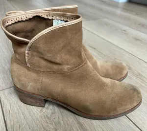 UGG Australia Darling Suede Ankle Boots Chestnut Size 11 thumbnail 1