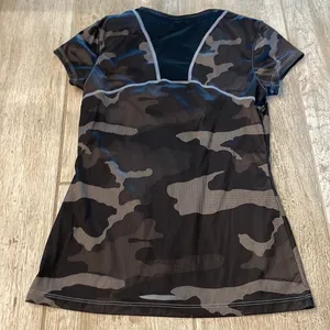 Under Armour Black and Gray Camo Athletic T-Shirt Size S thumbnail 5