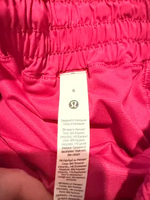 Lululemon Shorts Hotty Hot 2.5" Low-Rise thumbnail 3