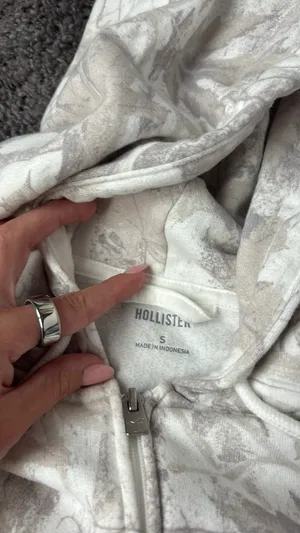 Hollister Camo Zip-Up Sweater thumbnail 4