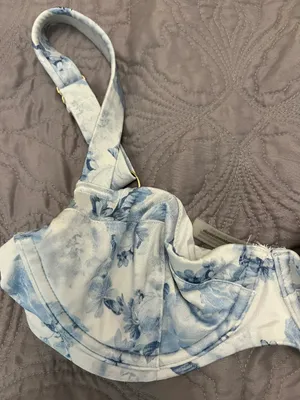 Victoria's Secret Swimsuit thumbnail 2