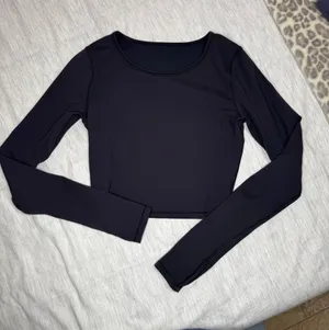 Lululemon Long Sleeve Black Crop Top - Size 6 thumbnail 1