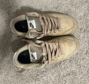 Brown and Cream Nike Dunks thumbnail 1