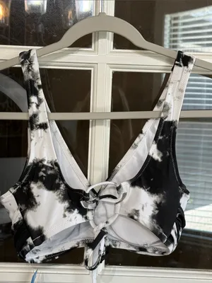 CUPSHE Black & White Tie-Dye Crossover Bikini Top NWT -XS Minimalist Monochrome thumbnail 8