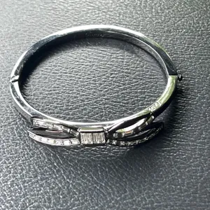 Coach‎ Bow Bangle Bracelet Womens OS Gunmetal Coquette Crystal Hinge Cuff thumbnail 4