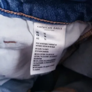 American Eagle Curvy Mom Short Distressed Denim Jean thumbnail 8