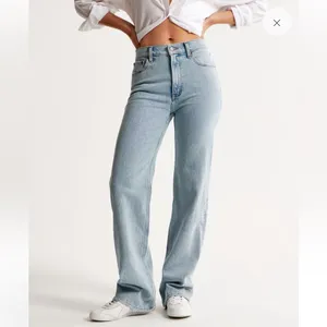 NWT Abercrombie & Fitch The ‘90s Relaxed High Rise Jeans thumbnail 3
