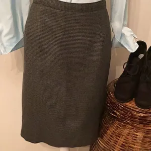Briggs New York stylish black and grey houndstooth fully lined skirt EUC thumbnail 3