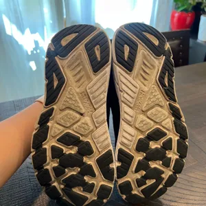 Hoka arahi 6 black and white shoes *no insoles* size 7B women thumbnail 5