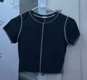 Garage basic crop top thumbnail 1