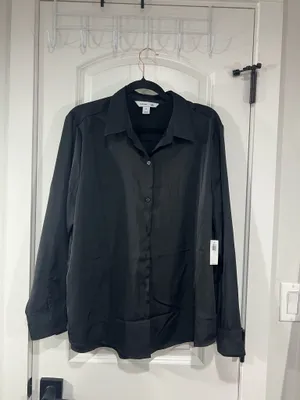Old Navy Women’s Button up Top thumbnail 4