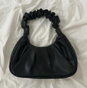 Black purse thumbnail 1