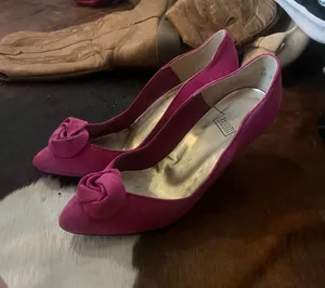 Pink suede heels with rose detail thumbnail 1