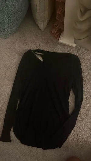 Alo Yoga Black Long Sleeve with cut out thumbnail 2