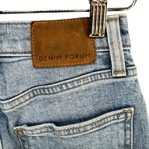 Aritizia Denim Forum The Arlo High Rise Straight Jeans 23‎ Button Fly Organic thumbnail 4