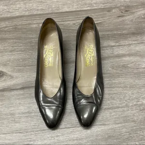 Salvatore Ferragamo Metallic Pewter Leather Pumps 9 AA Vintage thumbnail 5