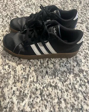 adidas Unisex Kids Black/White Low Top Lace-Up Sneaker Shoe US 4.5 thumbnail 4