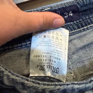 Miss Me Womens Mid Rise Ankle Skinny Distressed Embellished Jeans 34 E3498AK3A thumbnail 4