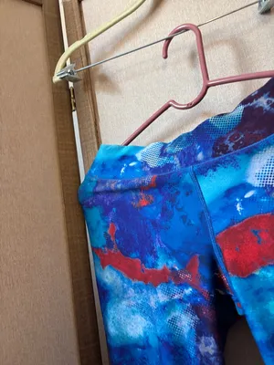Reebok ladies Blue, Red & Purple Abstract Print Capri Leggings Small thumbnail 2