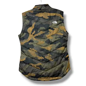The North Face NWOT Tamburello 2 Burnt Olive Green Waxed Camo Print Puffer Vest thumbnail 8