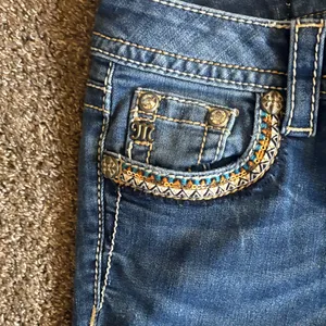 Miss Me Indigo Denim Capris thumbnail 4