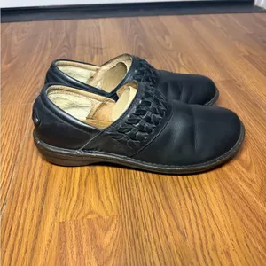 UGG Anila black leather slip-on clogs with a woven vamp detail size 9 thumbnail 3