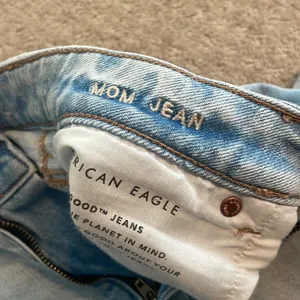 American Eagle mom jeans thumbnail 5