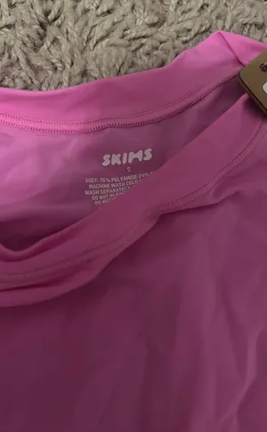 SKIMS fits everybody tee thumbnail 3