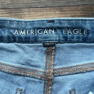 American Eagle Womens Curvy Mom Jeans Light Wash Distressed High Rise Size 8 Reg thumbnail 7
