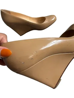 CHRISTIAN LOUBOUTIN Tan Patent Leather Wedges Size 37 / US 7 thumbnail 10