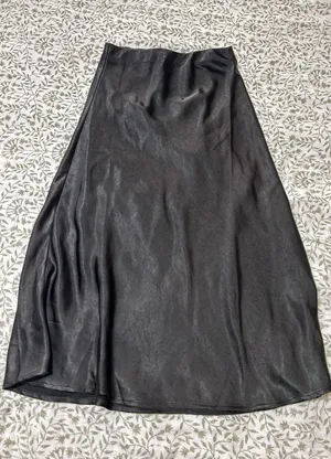 Boutique Black Midi Skirt thumbnail 1