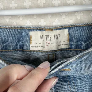 Free People We The Free Women Jeans Sz 27 Distressed Maggie High Rise Button Fly thumbnail 4