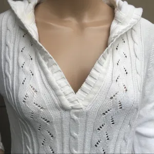 Pretty white hooded sweater Size L thumbnail 2