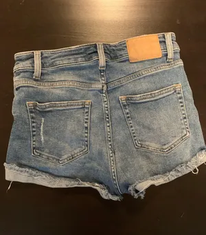 H&M High Waisted Short thumbnail 2