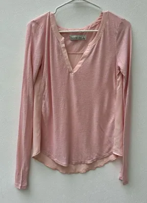 Abercrombie & Fitch Pink Long Sleeve V-Neck Blouse Top Women’s Size Small thumbnail 1