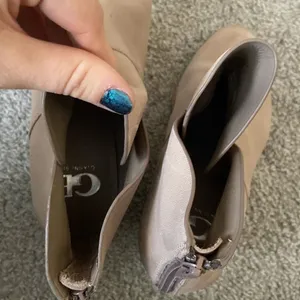 Gianni Bini Nude Leather Tulip‎ Split Shaft Ankle Booties Block Heel Size 7M thumbnail 6