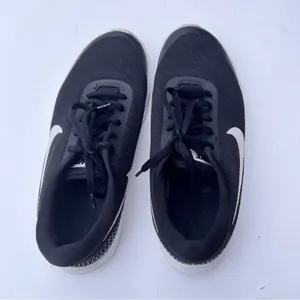 Nike Women's Black and White Athletic Sporty Running Swoosh Logo Sneakers Sz 8.5 thumbnail 11