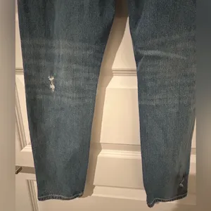 American Eagle Ripped Mom Jeans Blue Size 00 Short thumbnail 6