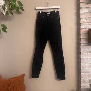 GOOD AMERICAN Good Waist Distressed Skinny Jeans‎ thumbnail 2
