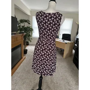 Women’s ShortSleeve Geometric Print Faux Wrap Stretch Dress Size Small Maroon thumbnail 3
