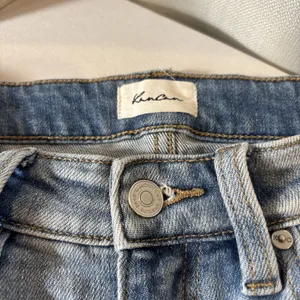 KanCan Junior's 5/26‎ Jeans Blue Denim Mid Rise Medium Wash Straight Fringe Hem thumbnail 2
