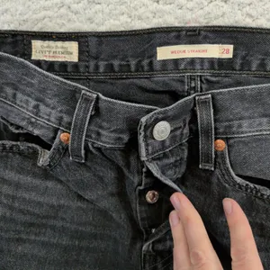 Levis Premium Wedgie‎ Straight Jeans Black Distressed Raw Hem 28x28 34964-0146 thumbnail 3