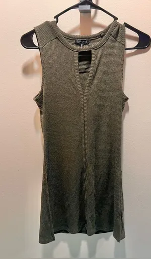 Dynamite Women Petite Small Fall Olive Green Ribbed Knit Sleeveless Tunic Top thumbnail 1