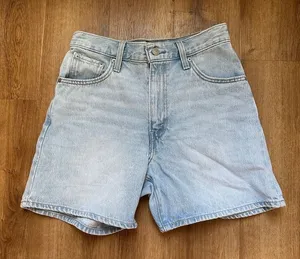 Levi's Women's Cinch Mid-Thigh Shorts Light Wash Size 26 thumbnail 1