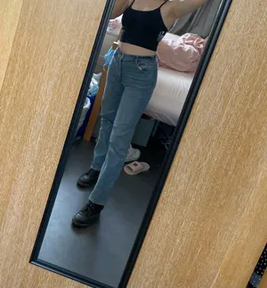 Abercrombie 90s Straight Ultra High Rise Jeans thumbnail 3