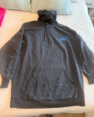 Yitty oversized hoodie black and blue thumbnail 1
