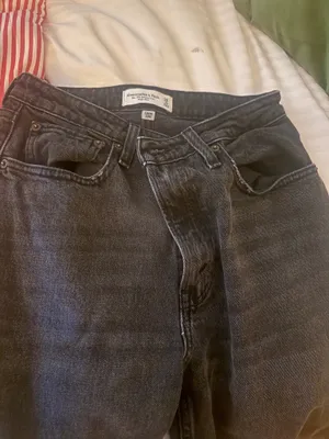Abercrombie High-Rise Jeans 90s Straight thumbnail 2