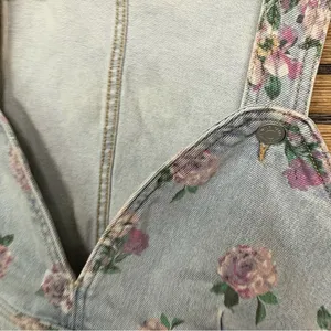 Wild‎ Fable Denim Floral Crop Top Size Medium thumbnail 3