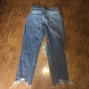 Zara ripped distressed light wash boyfriend jeans thumbnail 2