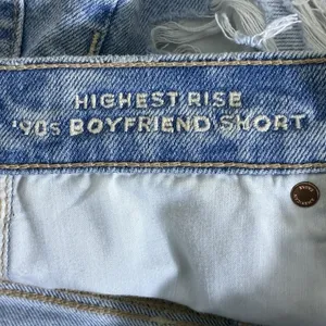 American Eagle 90s Boyfriend Distressed Denim Shorts Light Wash High Rise Size00 thumbnail 8